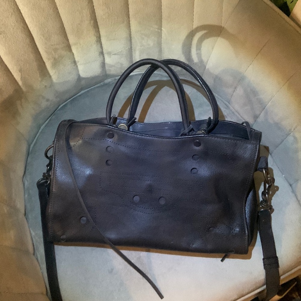💯💯authentic Balenciaga Cross body bag